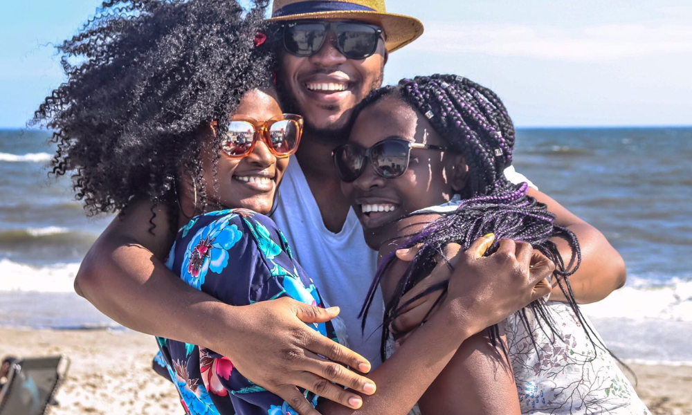 College friends spending the summer at the beach, financial aid, summer scholarships, student loans, high school seniors, incoming freshmen, current college students