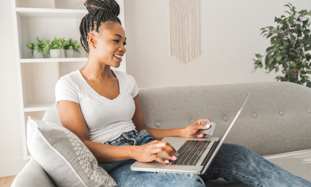 The best jobs with flexible schedules and good pay for college students, remote jobs, on-campus employment, off campus employment, student sitting on her couch and working from her college dorm