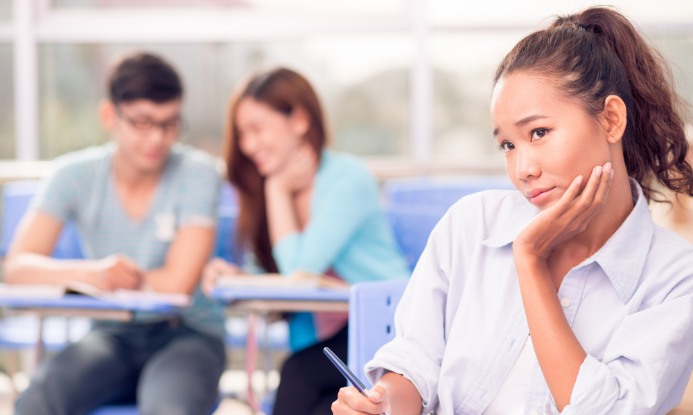 A high school senior sitting in her business class, applying for business scholarships, Business Scholarships that High School Seniors Should Apply For, Accounting majors, Business majors, Finance majors, Human Resources major. Accounting scholarships, Business Administration scholarships