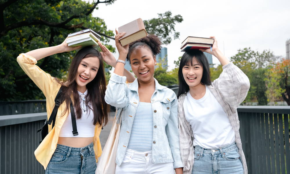Incoming freshmen are looking for scholarships for the fall semester. They are applying for late summer scholarships to help reduce potential student debt